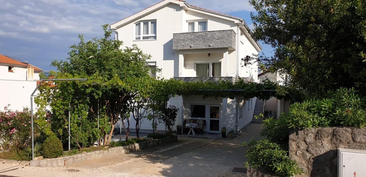 Apartments And Rooms Ivana Krk Town Exterior photo